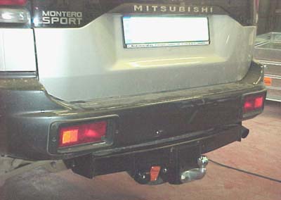 FOTO_MITSUBISHI_MONTERO_SPORT_PLACA.jpg