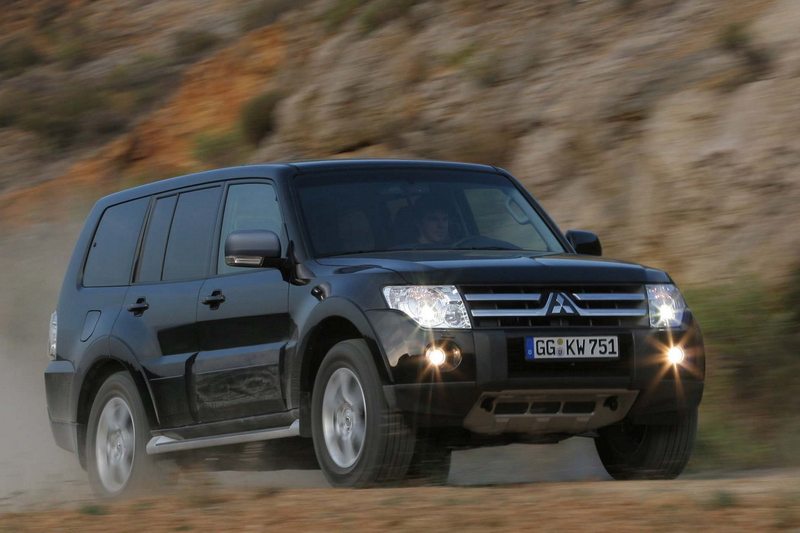 mitsubishi_pajero_2008_1.jpg