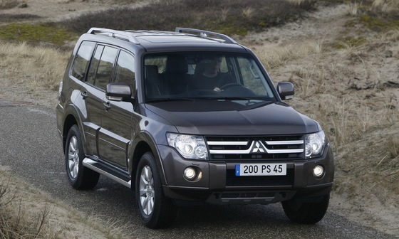 2010_mitsbubishi_pajero_1.jpg