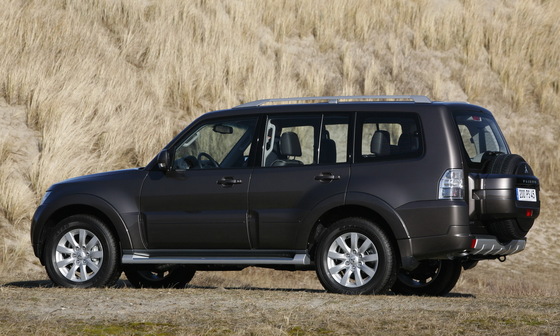 2010_mitsbubishi_pajero_3.jpg