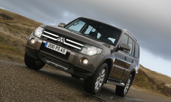 2010_mitsbubishi_pajero_4.jpg