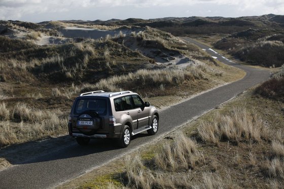 2010_mitsbubishi_pajero_5.jpg